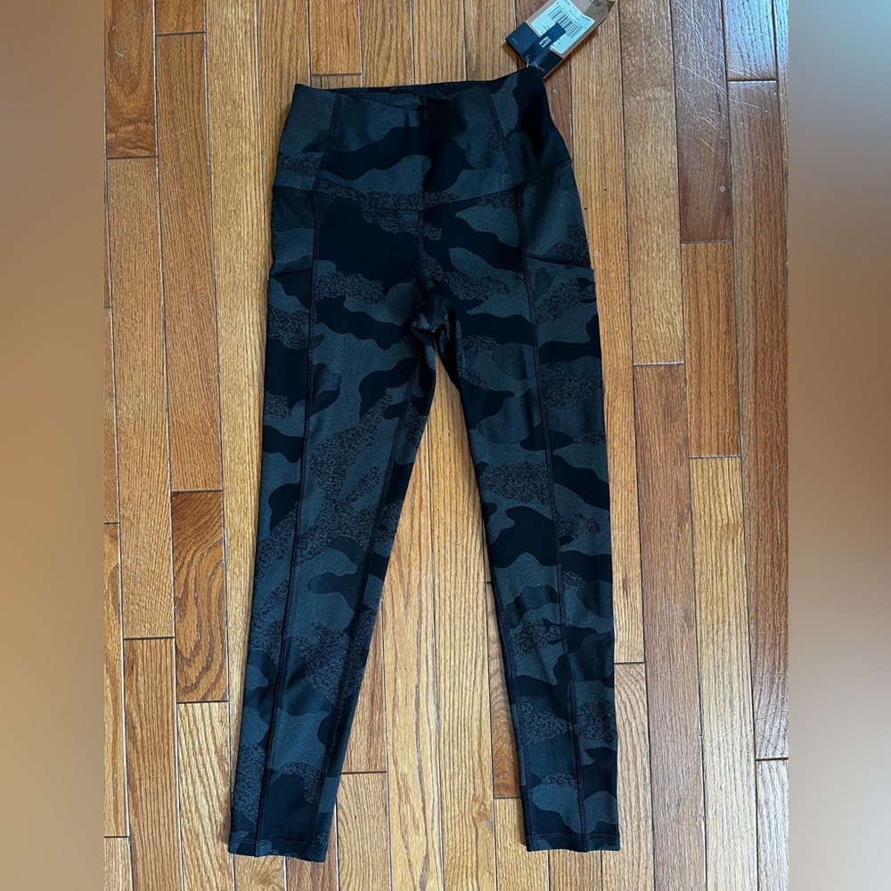 The Northface W Luxe MTVTN Legging size Small NWT
